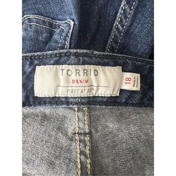 TORRID Shorts Stretch First at Fit Blue Denim Women Size 18 Button Fly Cuffed - Picture 8 of 11